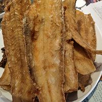 炸小鳎目鱼的做法图解6