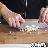 蒜香虾仁口蘑菠菜意面的做法图解3