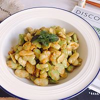 #中小学生做饭指南#咸蛋黄蚕豆的做法图解7