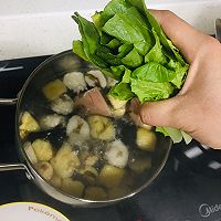 小白菜木耳鱼丸粉丝汤的做法图解5