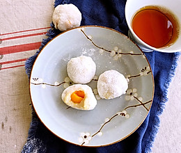 春天里就该有的清爽甜蜜小茶点～芒果糯米糍的做法