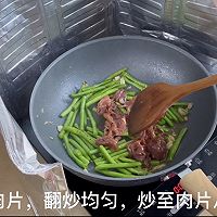 #刘畊宏女孩减脂饮食#超下饭的豆角炒肉片的做法图解5