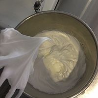 北海道戚风杯的做法图解3