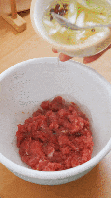 猪肉香芹水煎包【宝宝辅食】的做法图解5