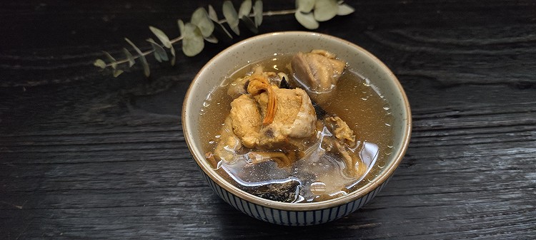灵芝虫草花鸡汤，源自广州中医药大学一附院的药膳汤，提升免疫力的做法