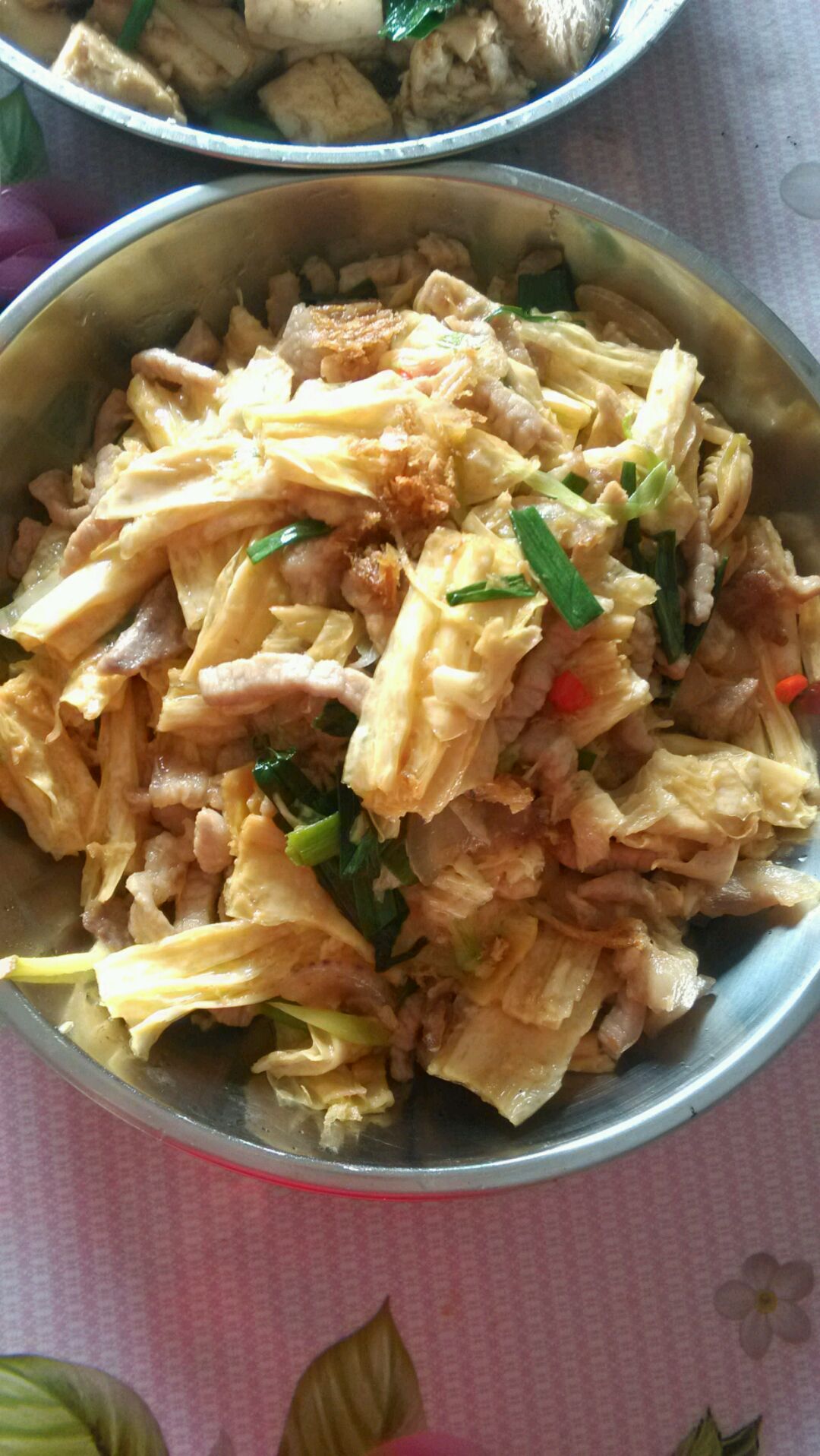 腐竹炒肉的做法图解1