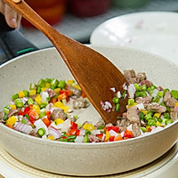 牛排炒饭的做法图解4