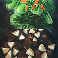 太太乐鲍汁蚝油青菜趴香菇的做法图解3