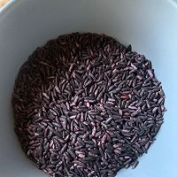 【10分钟美食】紫米夹馅的做法图解1