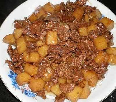 红烧土豆烩牛肉－春季美食