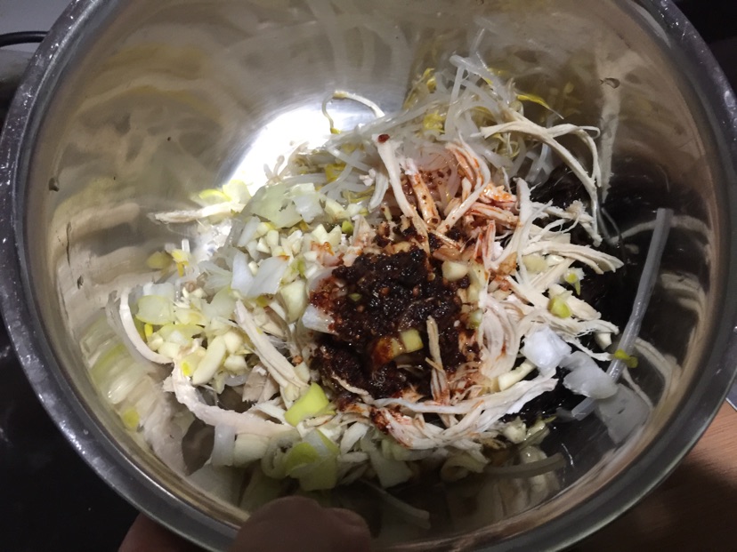 凉拌鸡丝豆芽紫菜的做法图解6