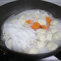 胡萝卜鱼丸粉丝汤的做法图解6