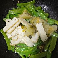 低卡颜值高的开胃酸菜荷兰豆炒肉饼的做法图解5