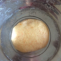 红萝卜玫瑰花馒头的做法图解2