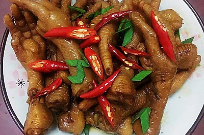 麻辣卤鸡爪，看着就流口水哦