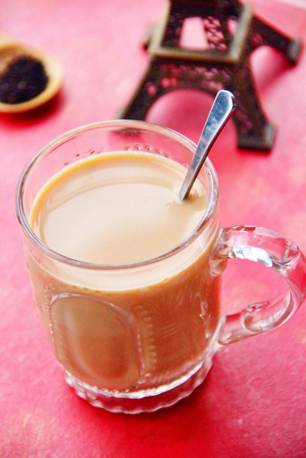 下午茶必备：自制醇香奶茶 在家也能喝奶茶咯