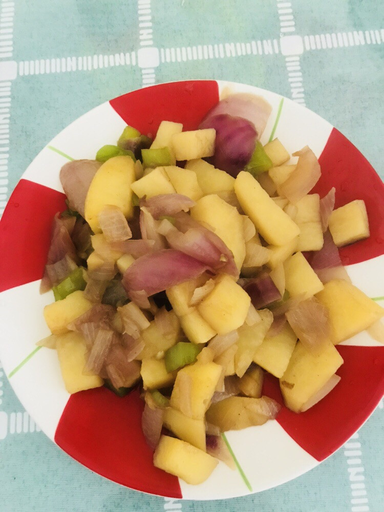 家常菜洋葱炒土豆块的做法