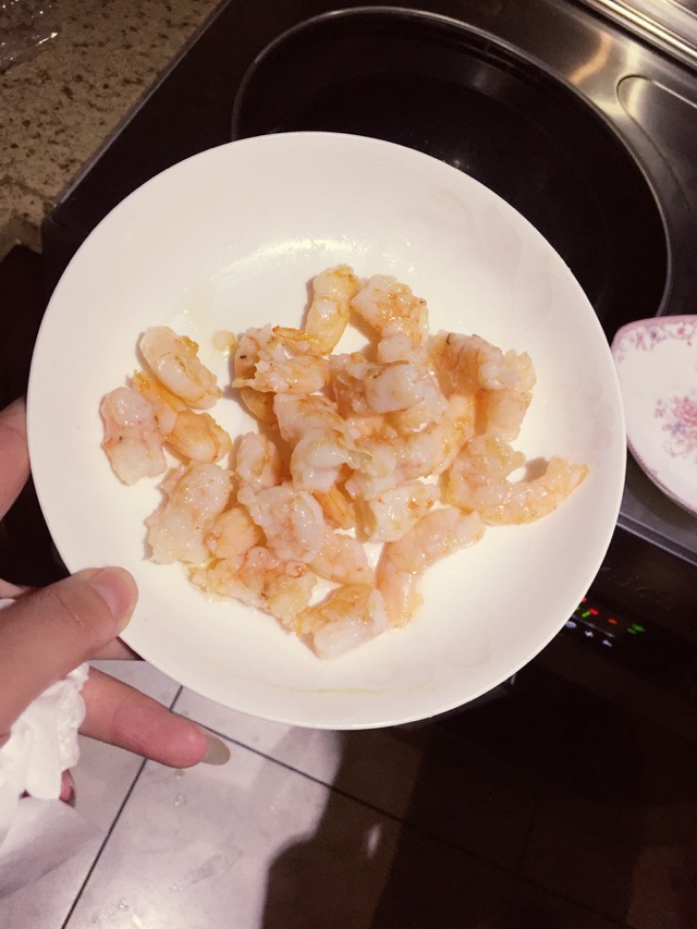 三色虾仁的做法图解5