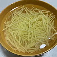 #餐桌上的春日限定#酸辣土豆丝的做法图解2