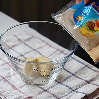 #安佳新年聚会食谱#绵软细腻的芝士蛋糕的做法图解2