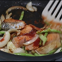 蔬菜炒鲑鱼#新春美味菜肴#的做法图解10
