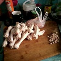 泡椒凤爪的做法图解1