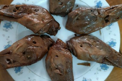 卤鸭头