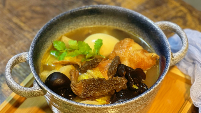 羊肚菌松茸鸡汤