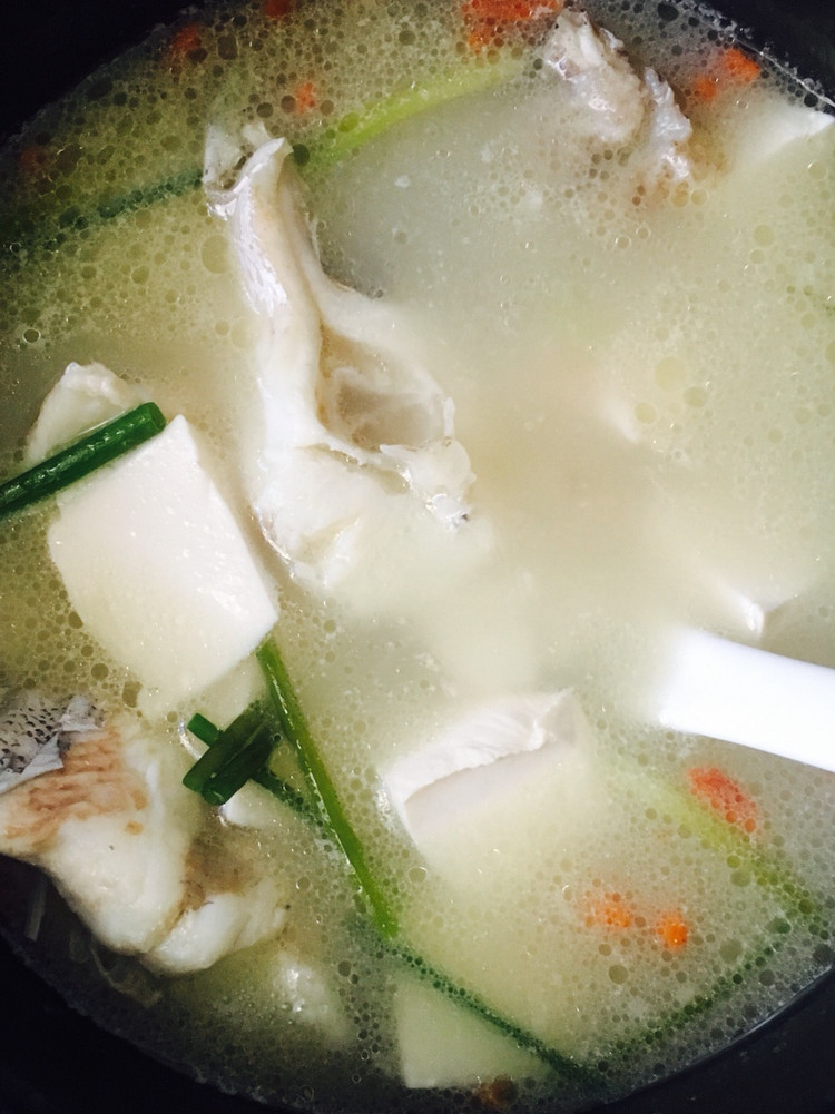 鲈鱼豆腐汤的做法