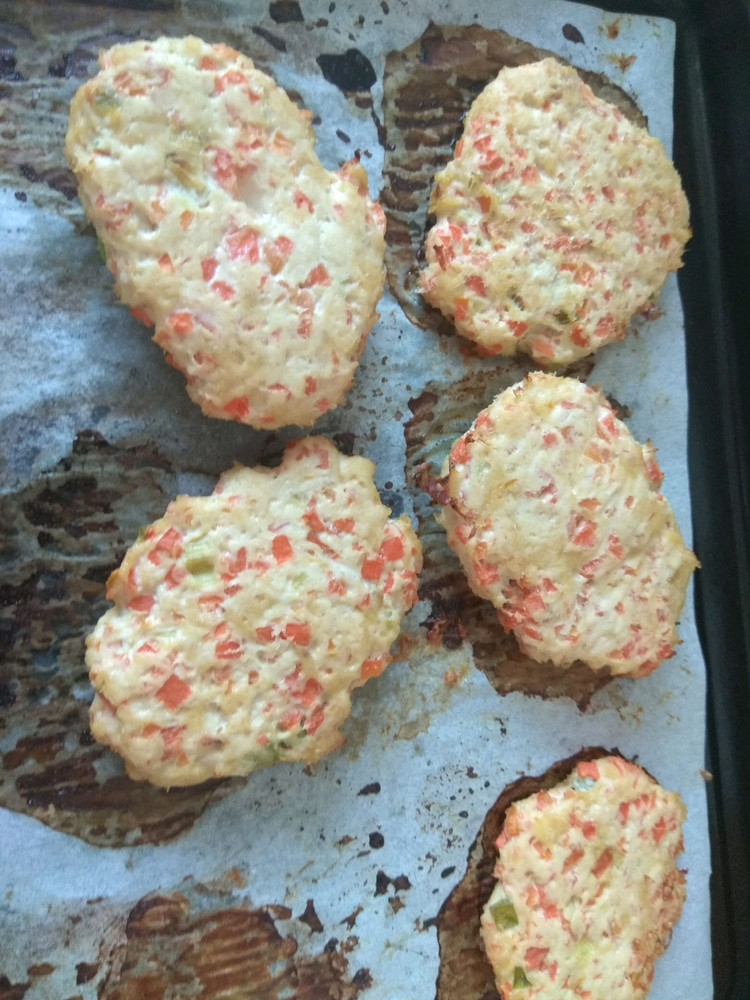 鸡胸肉饼（烤箱版）～减脂期适用的做法