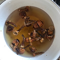 一鸡两吃之小鸡炖蘑菇加松茸鸡汤的做法图解1