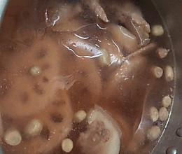 猪蹄花生莲藕汤的做法