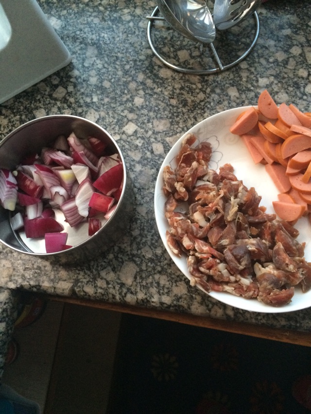 腊肠土豆闷饭的做法图解1