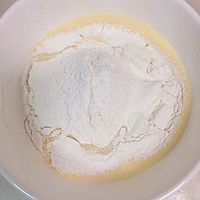 蜂蜜戚风蛋糕的做法图解3