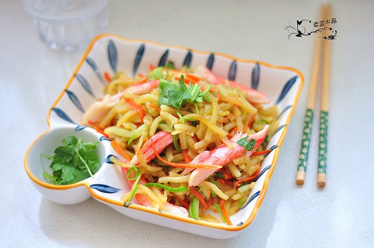 蟹柳炒饼丝的做法