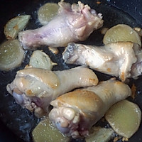 东北小炖菜：土豆胡萝卜炖小鸡腿的做法图解6