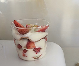 草莓酸奶千层蛋糕的做法