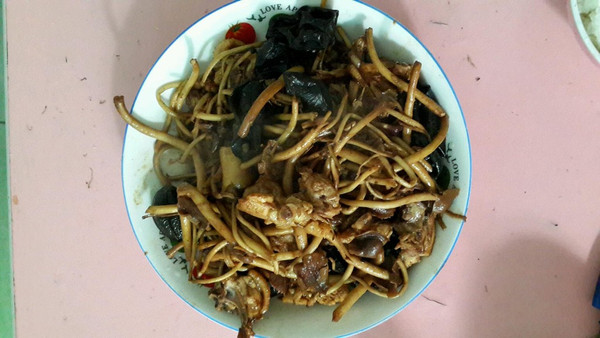 鲜茶树菇炒鸡
