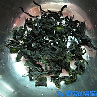 【猫记私房菜】除湿养颜——排骨薏米海带汤的做法图解2