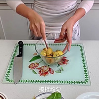 煎牛排佐牛油果番茄酱配迷迭香烤小土豆—快手西餐系列的做法图解6