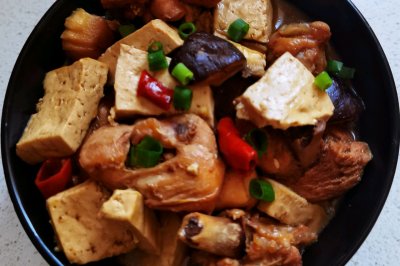 豆腐香菇炖鸡块