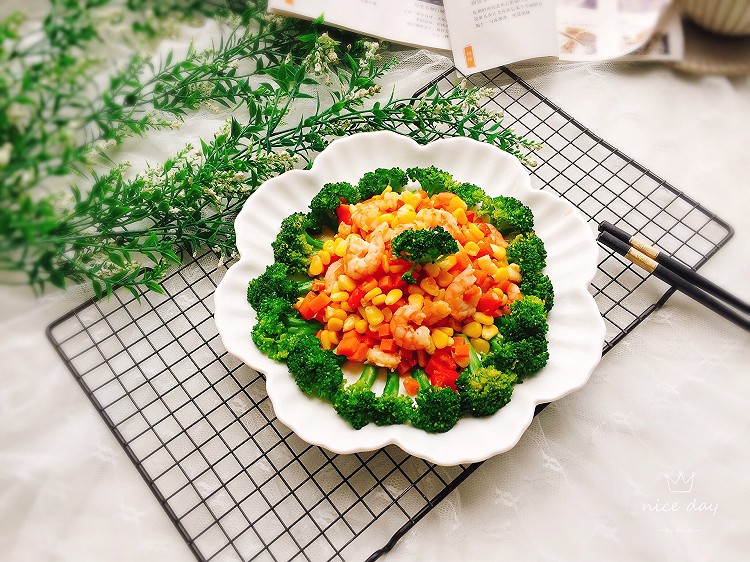 胡萝卜玉米炒虾仁的做法