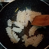 黄瓜鱿鱼花的做法图解4