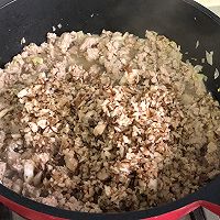 #以美食的名义说爱她#香菇肉酱的做法图解5