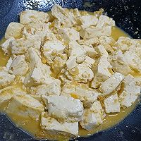 #美味开学季#咸蛋黄豆腐煲的做法图解3