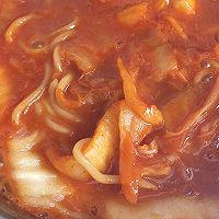 超级简单的韩国辣白菜拉面年糕锅的做法图解4