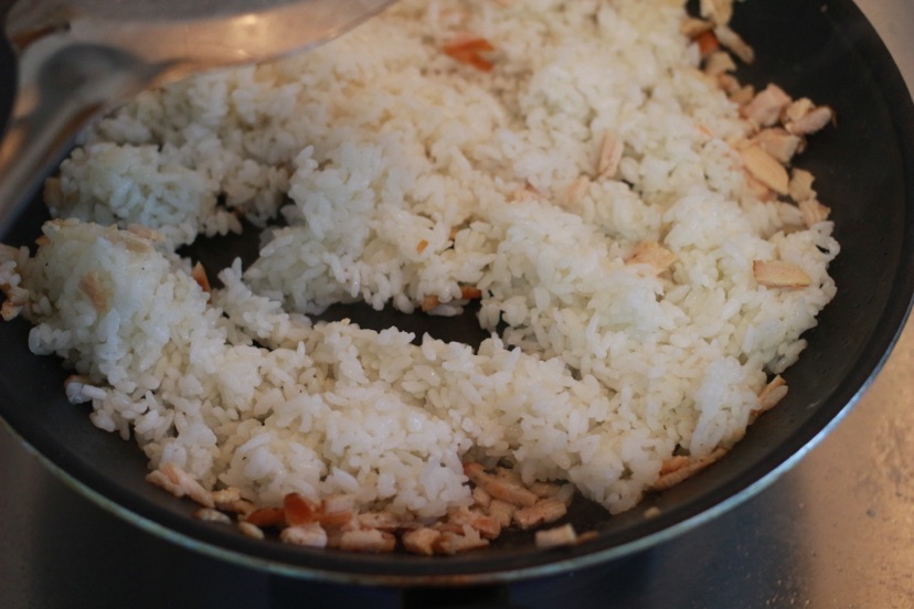 蛋炒饭之泡菜鸡肉蛋炒饭，一百种蛋炒饭等着你的做法图解3