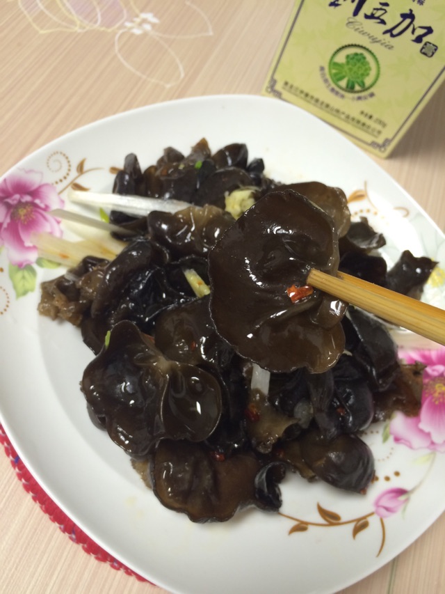 凉拌木耳的做法图解5
