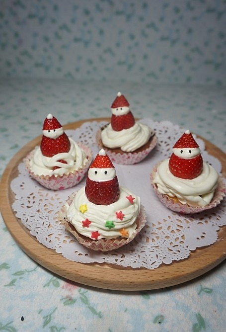 草莓圣诞老人杯子蛋糕的做法