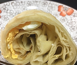 大饼卷煮蛋的做法